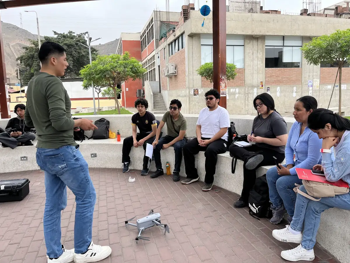 Curso de fotogrametría con drones en la UNI