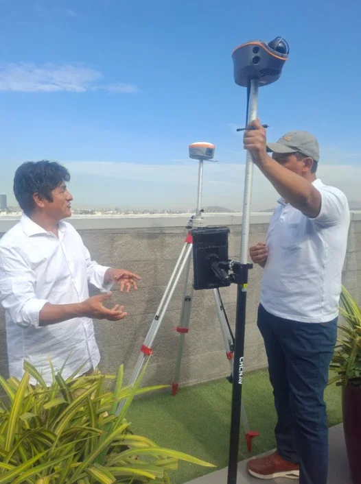 Capacitación del CHCNAV ViLi i100 junto a una base GNSS