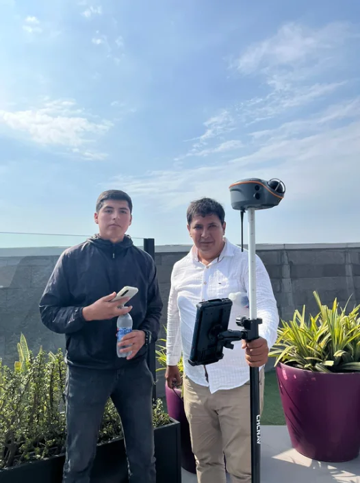 Entrega del CHCNAV ViLi i100 a cliente de Verdi en Lima