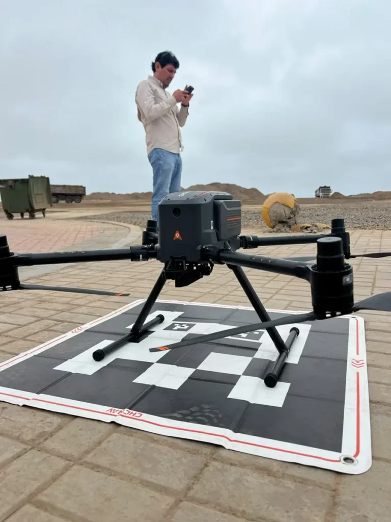 Entrega del dron CHCNAV X500 en campo