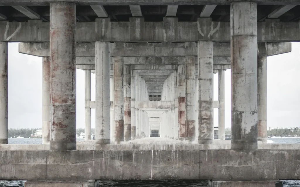 Estructura de concreto de un puente, objeto típico de un escaneo BIM de infraestructura