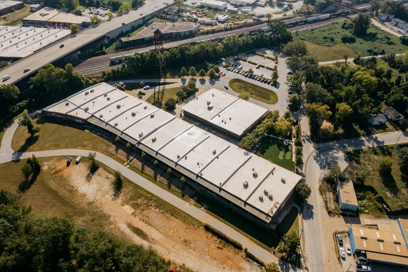 Techos industriales vistos desde un dron para cuantificación de áreas